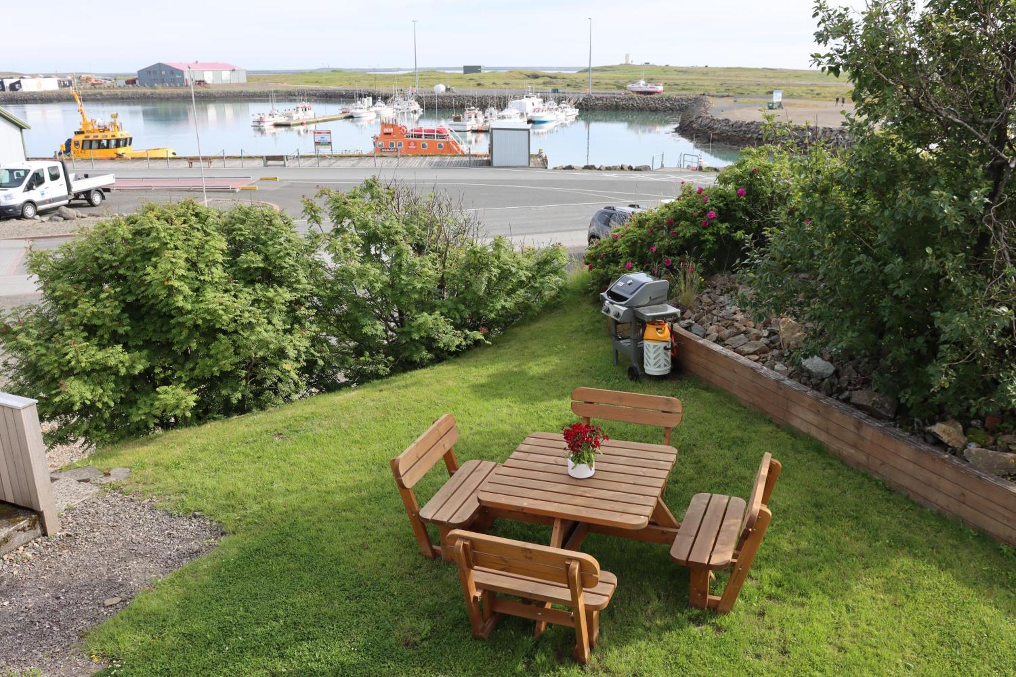 Guesthouse Dyngja Höfn Exteriör bild